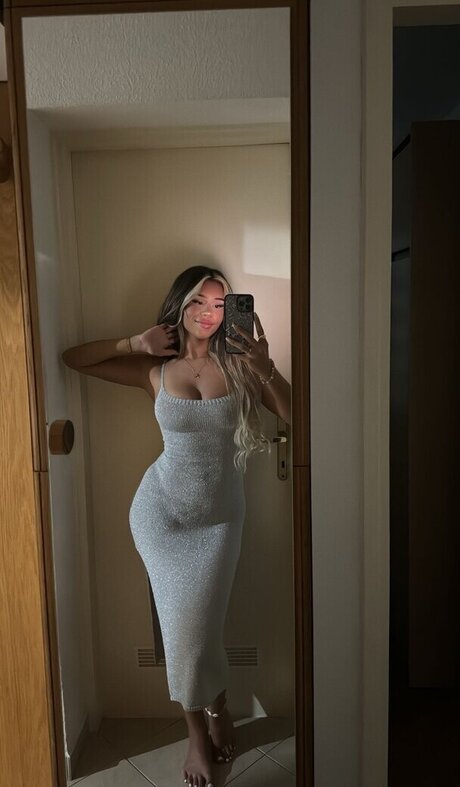 Almira Azemi onlyfans leaked porn