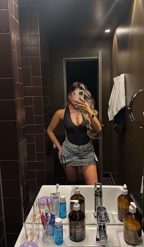 Almira Azemi new onlyfans leaks