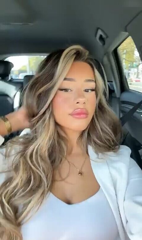 Almira Azemi naked onlyfans leaks