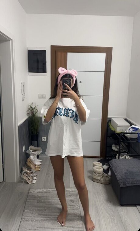 Almira Azemi tits onlyfans