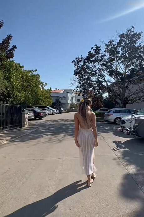 Almira Azemi onlyfans topless