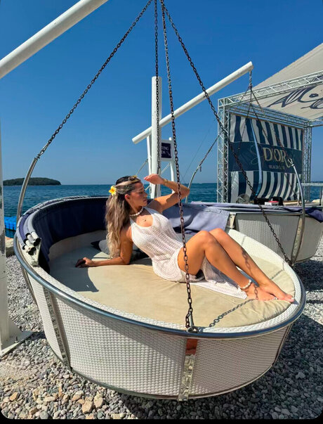 Almira Azemi onlyfans mega