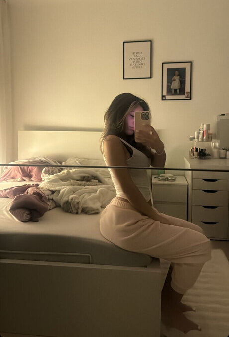 Almira Azemi new onlyfans leaks