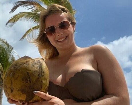 Alinas Landleben onlyfans ass