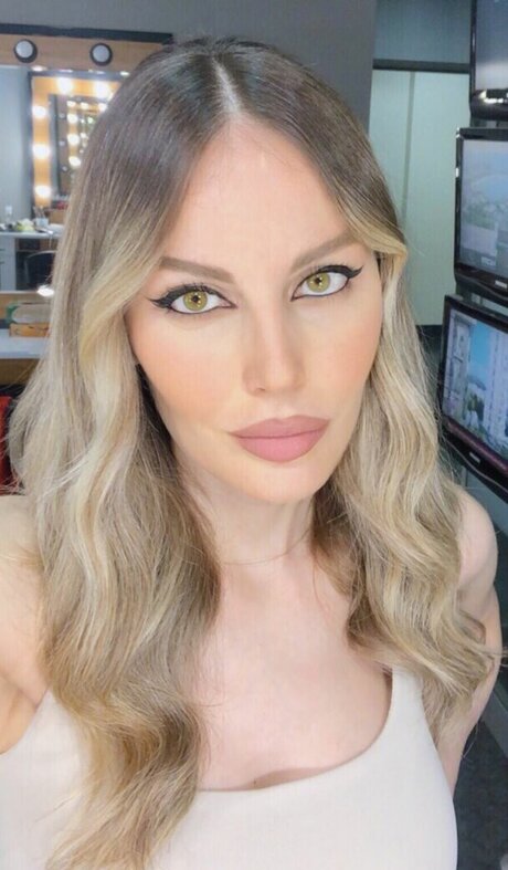 Hande Sar o lu naked only fans