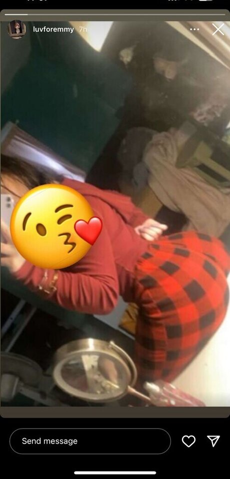 Emmy Moore nude onlyfans leaks