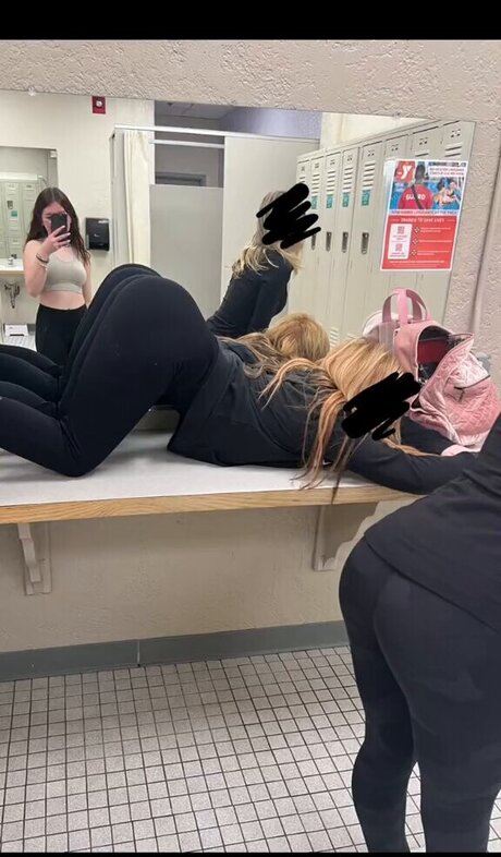 Emmy Moore onlyfans nude photos