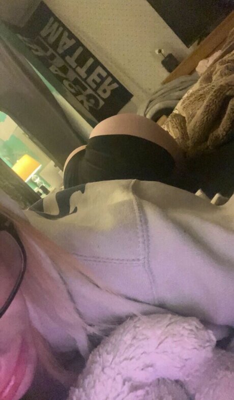 Emmy Moore onlyfans leakd