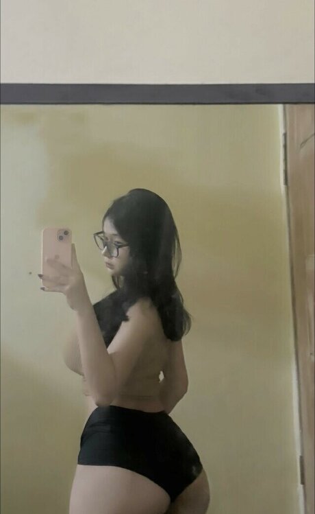 Emy Espejo onlyfans leaked.