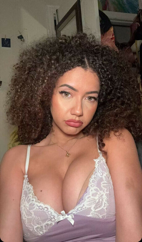 Megan Botnick onlyfans tits