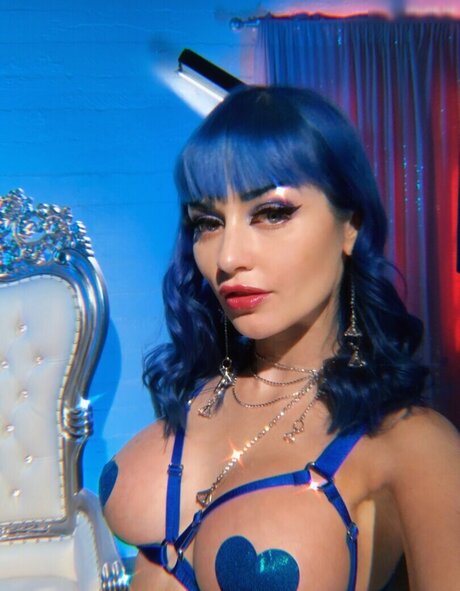 Jewelz Blu onlyfans nude pictures
