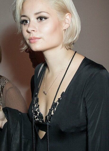 Nina Nesbitt onlyfans leak naked