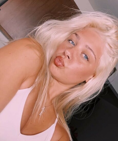 Adalyn Marsh onlyfans pic