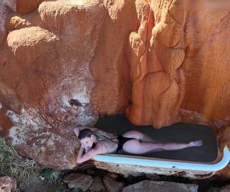 Julia Baessler onlyfans lesk