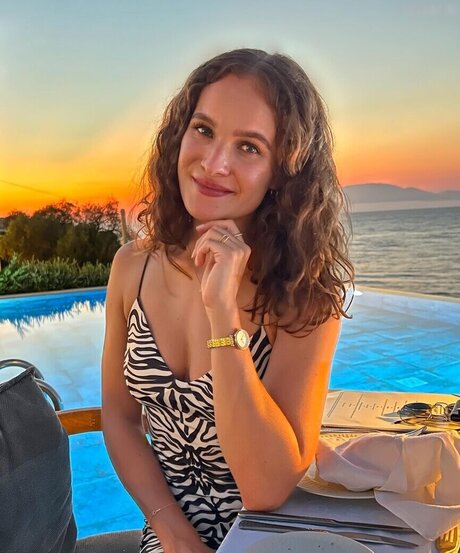 lara emilia only fans pic