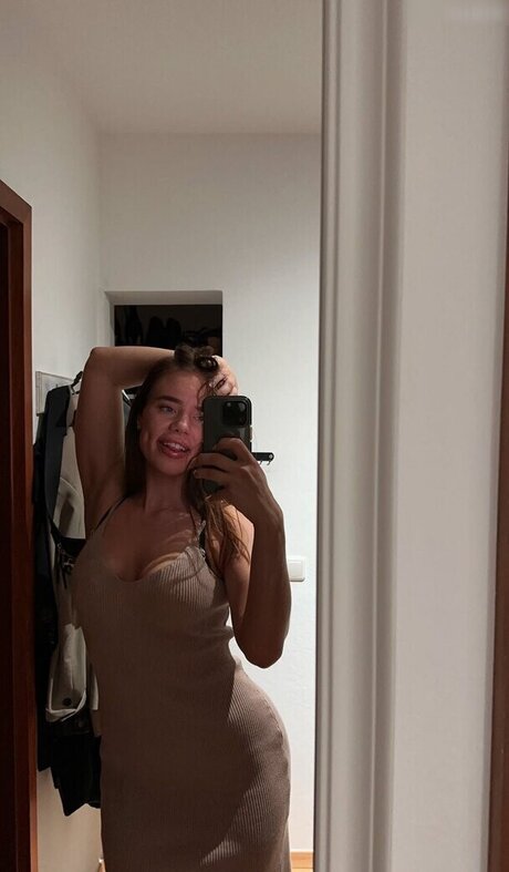 hollaura onlyfans leaked tits