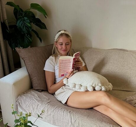 Juliet Small nude only fans leaks