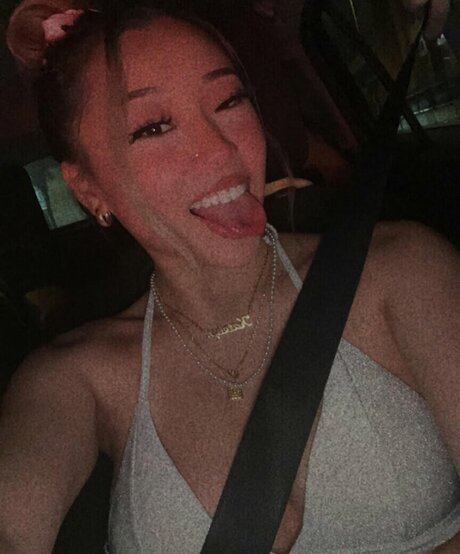 Katelyn Young tits onlyfans