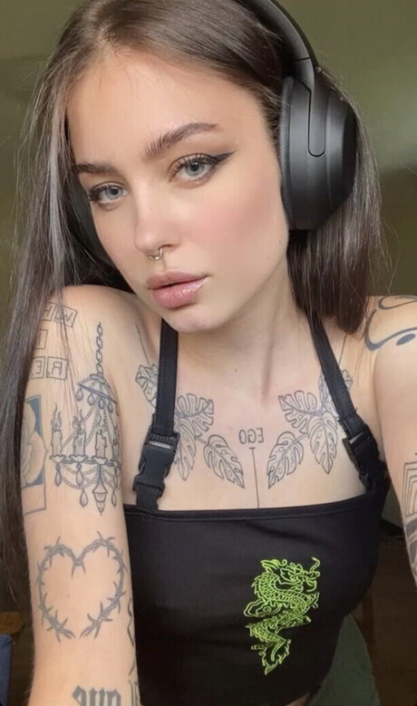 naked hugs aka Sam onlyfans leak new