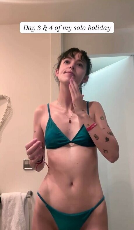 Holly Laing joi onlyfans