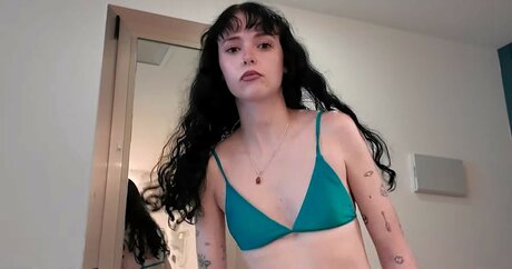 Holly Laing onlyfans sex leaked