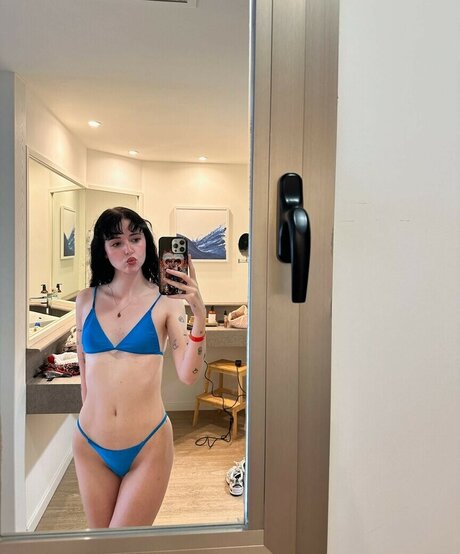 Holly Laing onlyfans creator