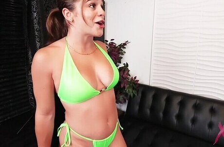 Queen Dalvina onlyfans strip tease