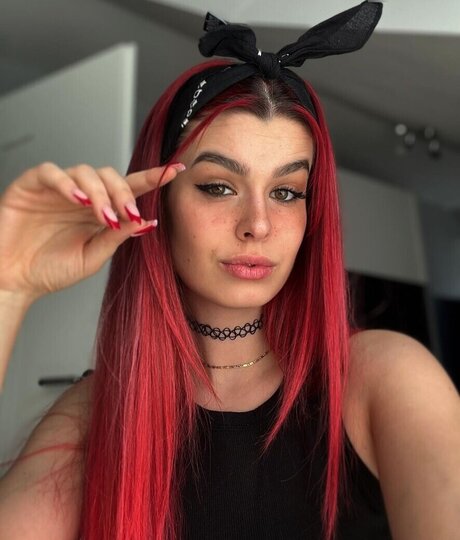 anna gazanis onlyfans model photos