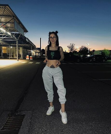 Harley Benz onlyfans ass