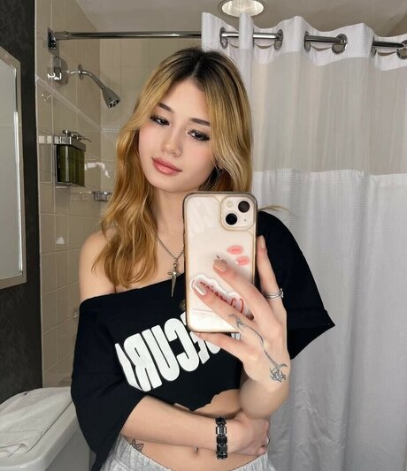 Emilykr0pp onlyfans sex tape