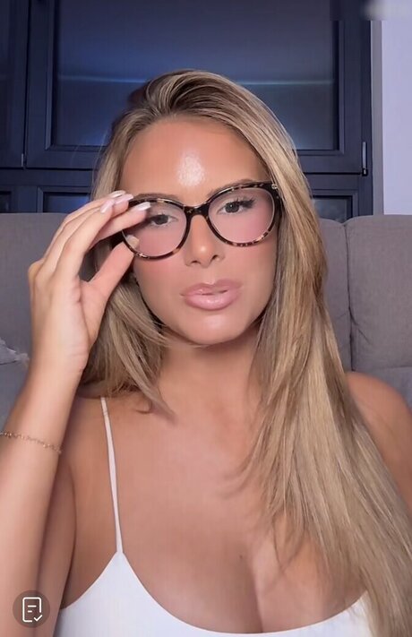 Jasmin Azizam onlyfans leaked