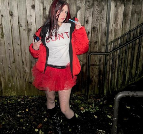 Carly McLellan feet onlyfans