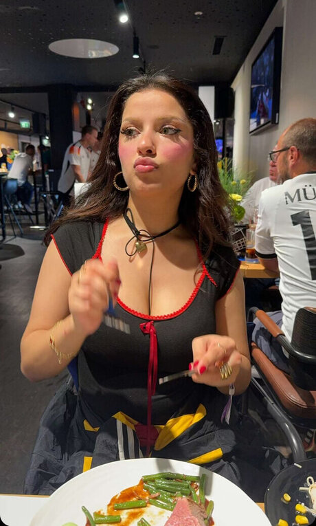 Emily Furz strip onlyfans