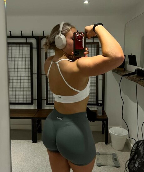 Izzy Swin onlyfans leaked pictures