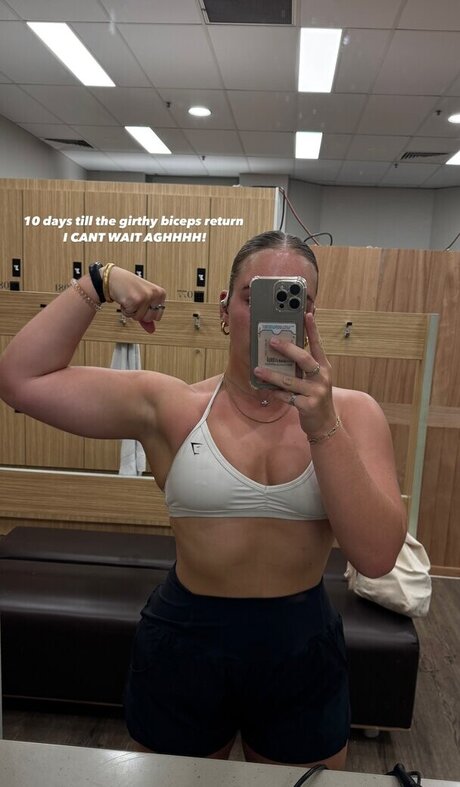 Izzy Swin only fans pic