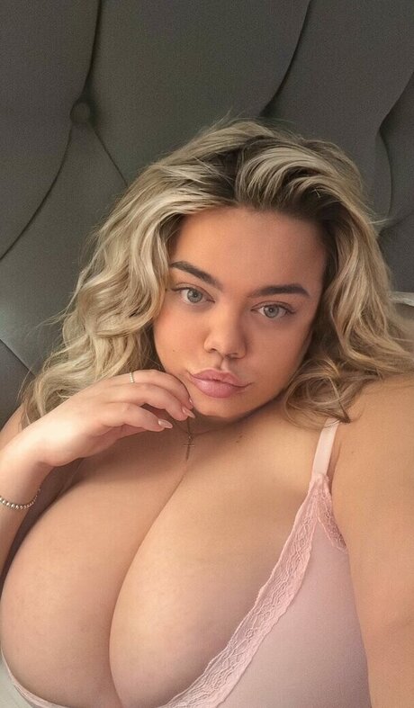 xbunny rosex onlyfans model