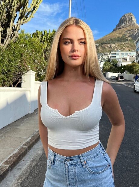 Sorayaeckes onlyfans striptease