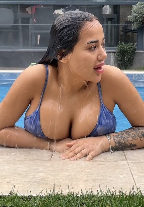 Melek Azad onlyfans leaked pics