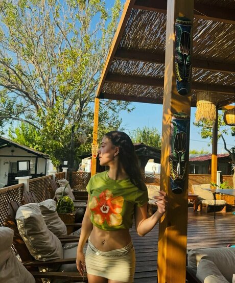 Ebrukzlyr only fans photos