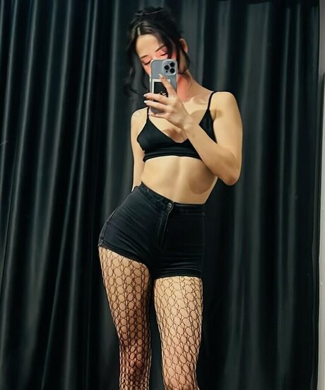 Ebrukzlyr onlyfans naked