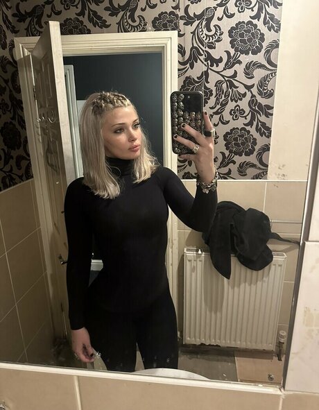 Lola Visage onlyfans model