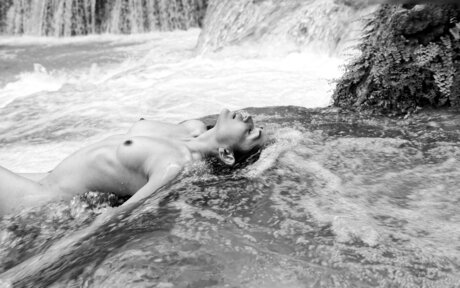 Lela Loren onlyfans model photos