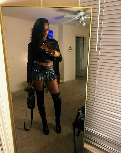 lauryntierre onlyfans leaks nudes