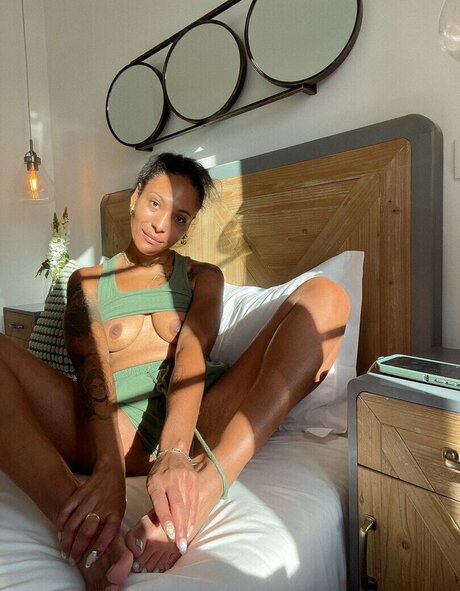 Leo London onlyfans nude tits