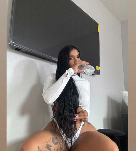 Yinett Baez nude leak onlyfans