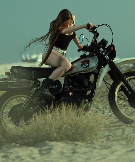 Affe auf Bike free only fans