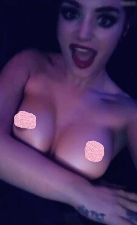 Saraya Jade Bevis onlyfans model images