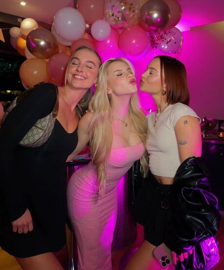 Lucia Leona onlyfans model images