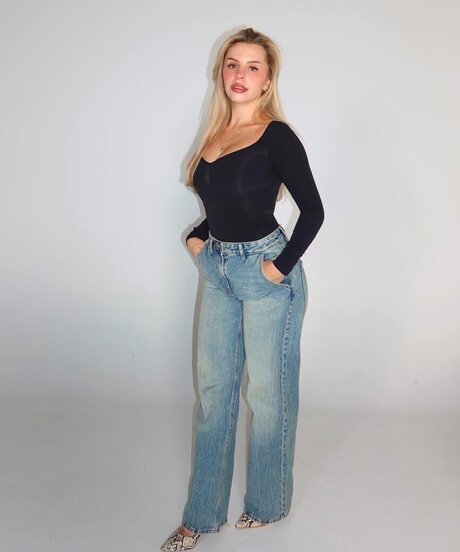 Lucia Leona onlyfans strip