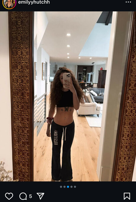 Emilyyhutchh onlyfans ass